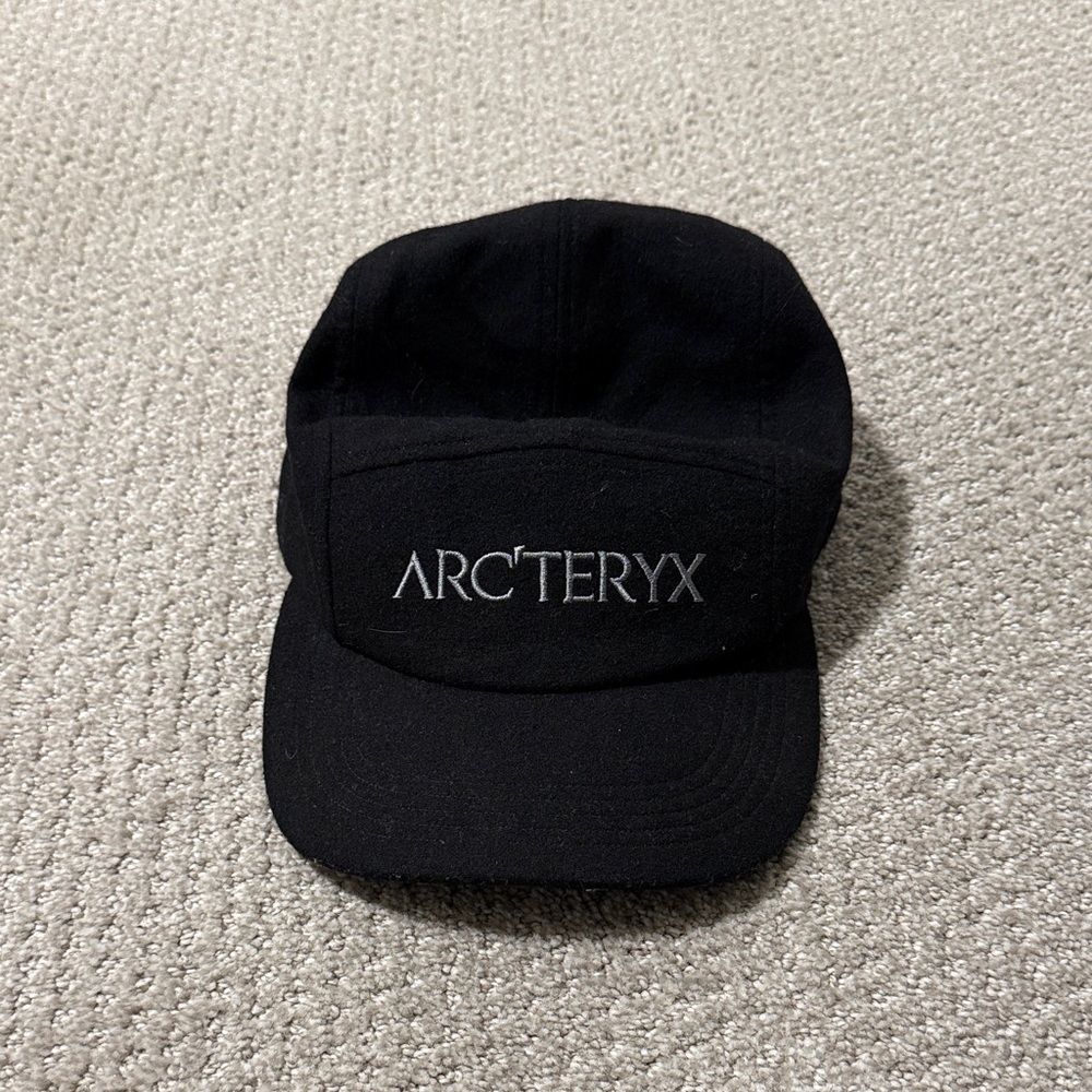 Arc'teryx Black Cap